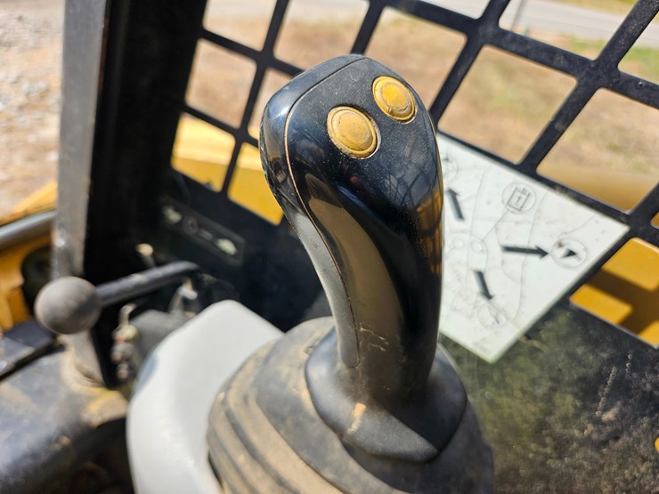 caterpillar-247b-image-43
