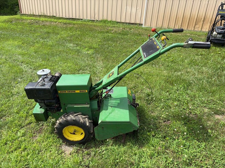 john-deere-820-image-1