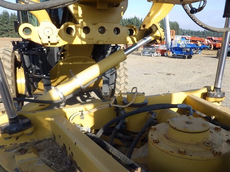 2013-caterpillar-140m2-image-19