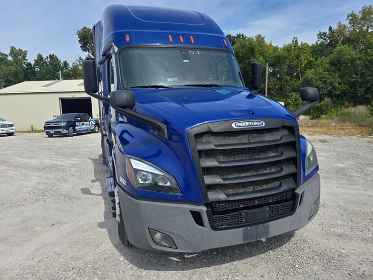 2019-freightliner-cascadia-126-image-30