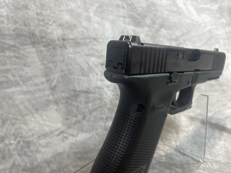 #5146-•-glock-g17-gen-5,-9mm-luger-pistol,-sn:-bvst133,-(neenah,-wi)-image-8