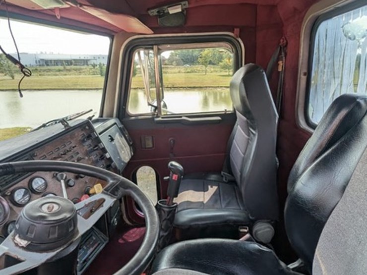 1993-peterbilt-357-image-20