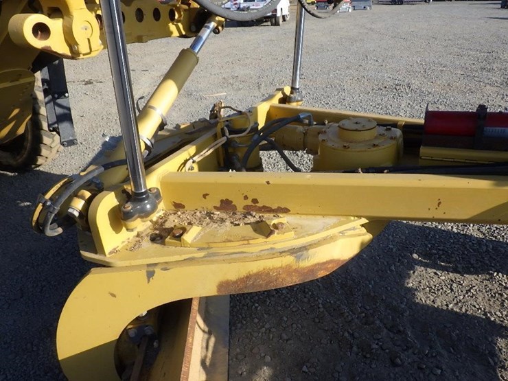 2013-caterpillar-140m2-image-15