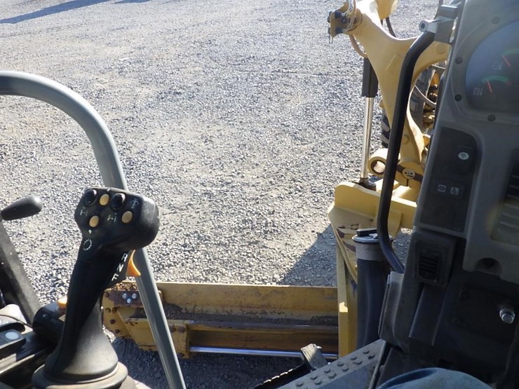 2013-caterpillar-140m2-image-54