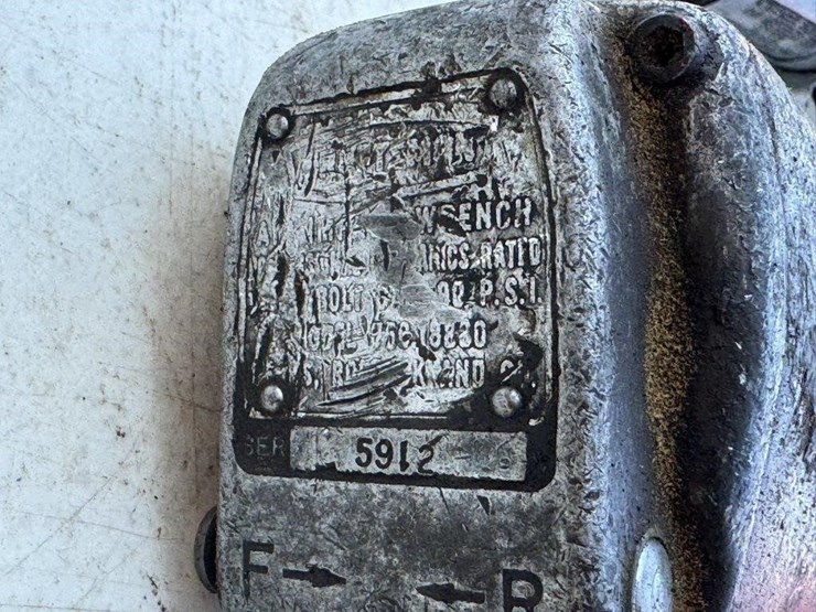 1/2-in-air-impact-wrenches-&-3-in-air-cutter-image-4