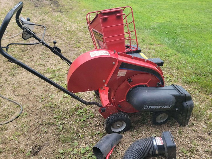 troy-built-5hp-chipper/vac,-motor-is-free-image-1