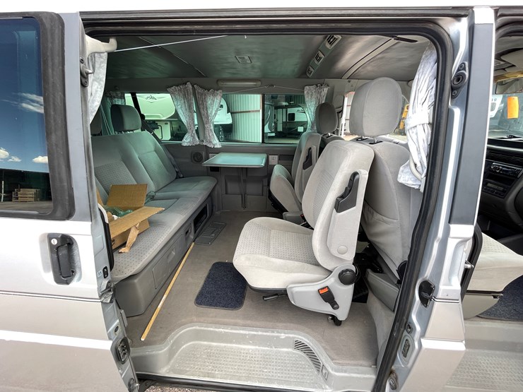 #501-•-2002-volkswagen-eurovan-mv-(title-in-delay)-image-45