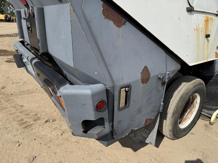2003-gmc-w4500-image-33