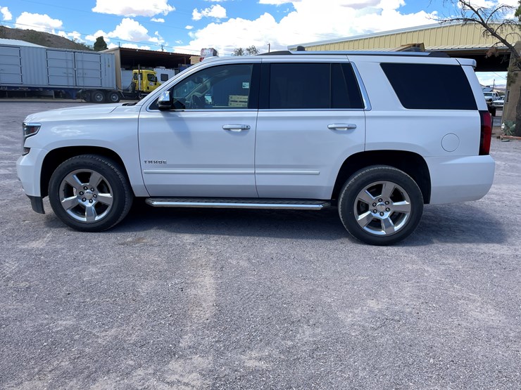 2017-chevrolet-tahoe-image-8