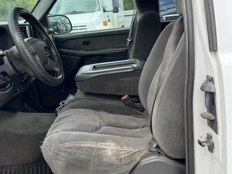 2003-chevrolet-silverado-image-24