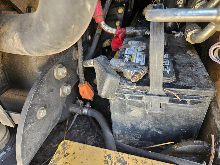 caterpillar-247b-image-30