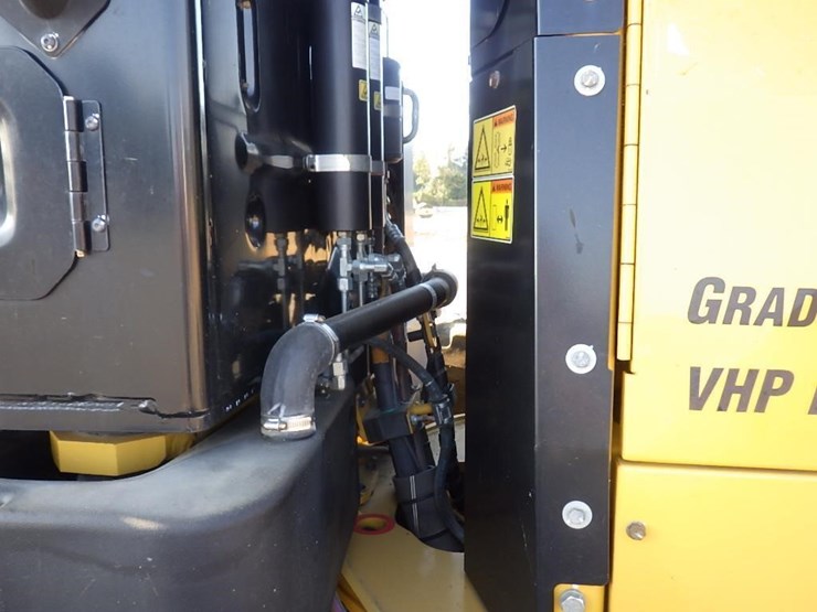 2013-caterpillar-140m2-image-36