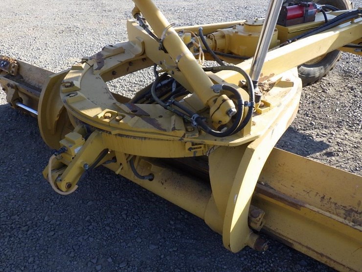 2013-caterpillar-140m2-image-17