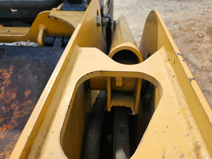 caterpillar-247b-image-78