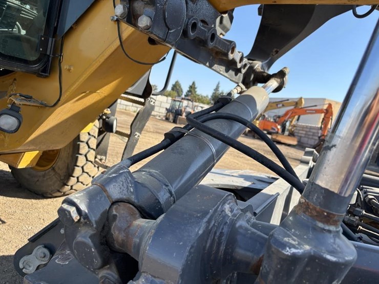 2012-deere-672gp-image-17