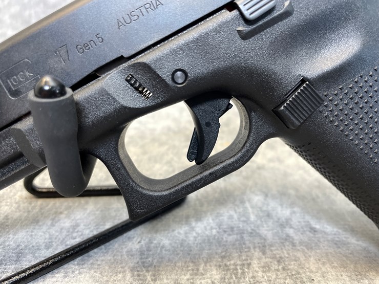 #4643-•-glock-model-17,-9mm-luger-pistol,-sn:-btmy301,-(princeton,-mn)-image-11