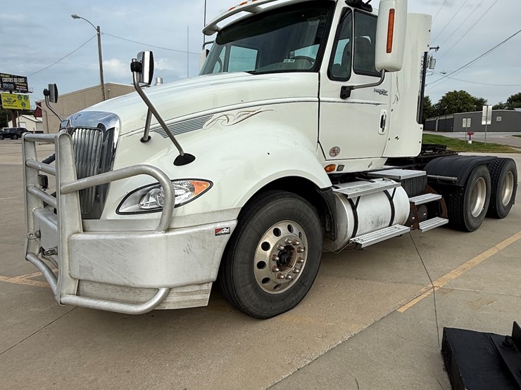 2010-international-prostar-image-2