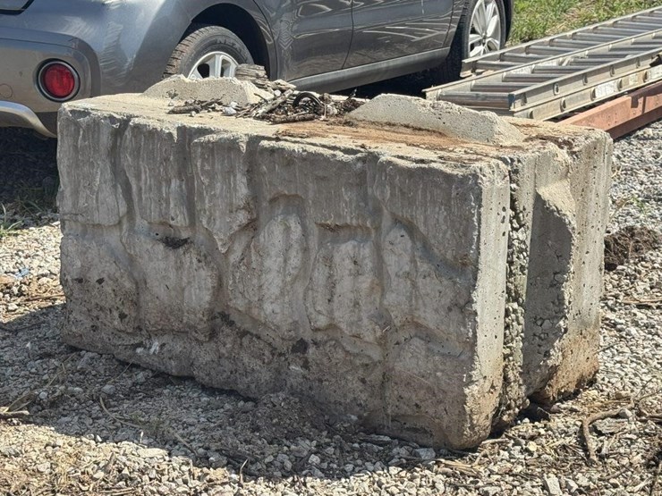 stackable-concrete-barrier-block-image-2