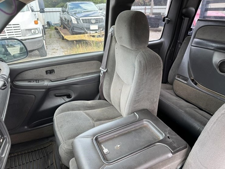 2003-chevrolet-silverado-image-25