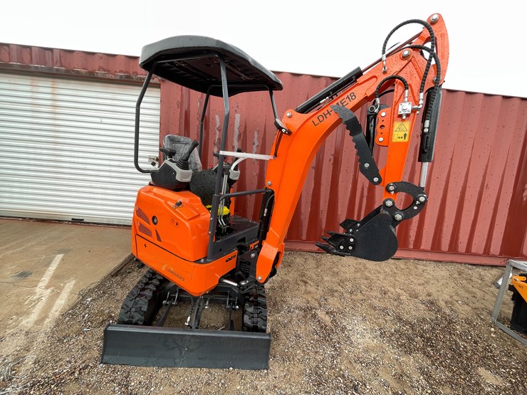 #2010-•-mini-excavator-image-5