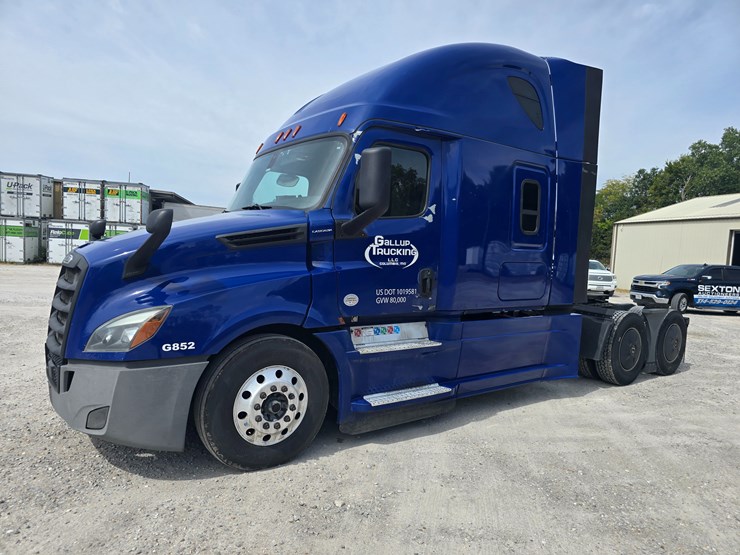 2019-freightliner-cascadia-126-image-3