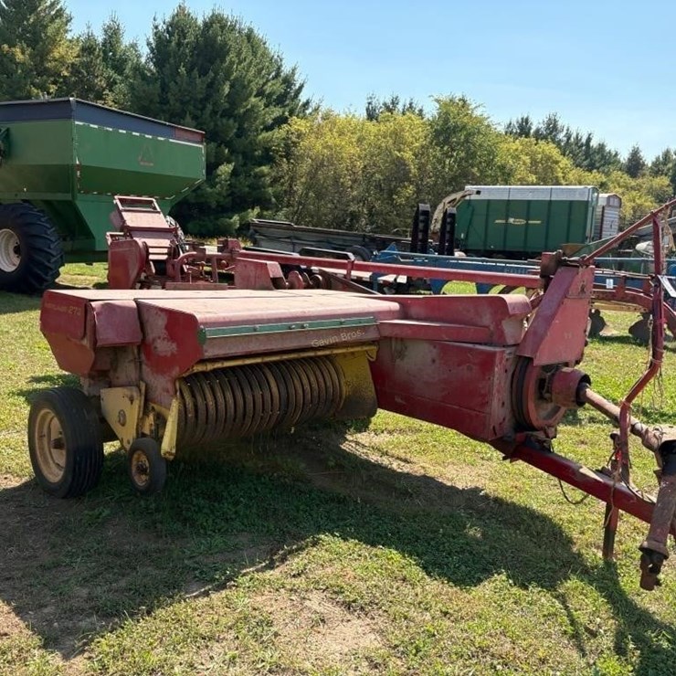 NEW HOLLAND 273
