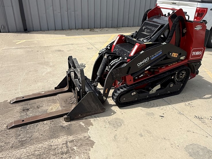 #29-•-2024-toro-dingo-tx-1000-narrow-track-ride-on-skidloader-image-2