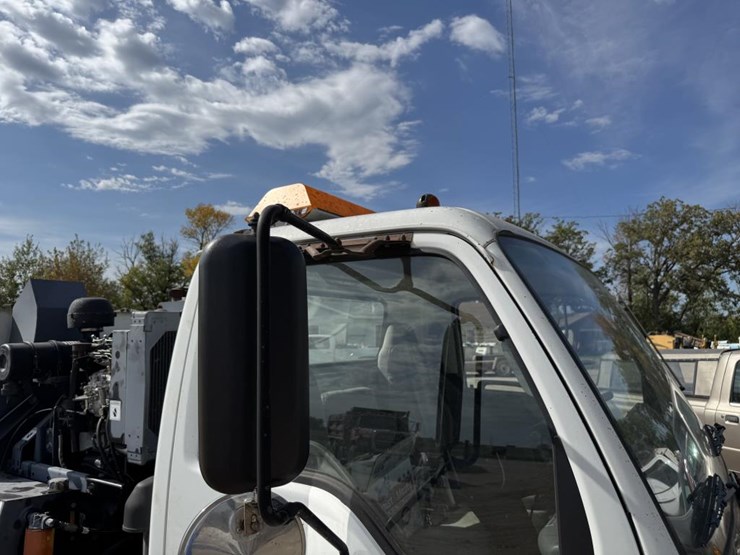 2003-gmc-w4500-image-13