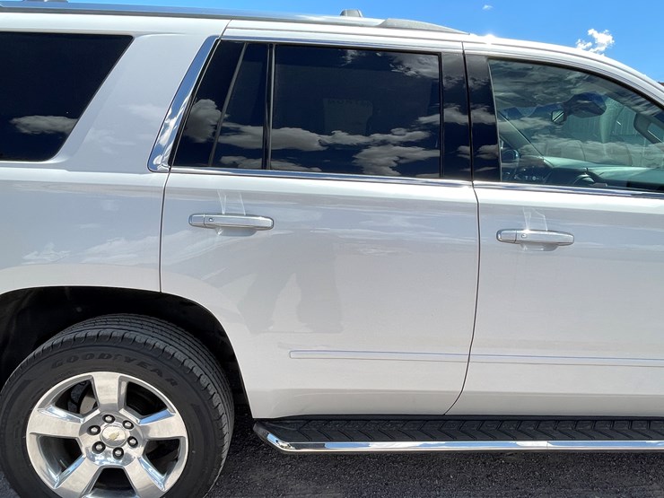 2017-chevrolet-tahoe-image-17