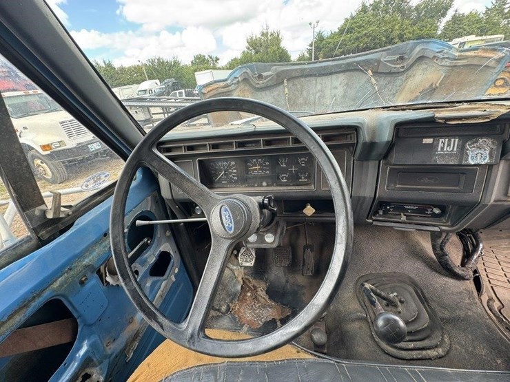 1993-ford-f70-image-18