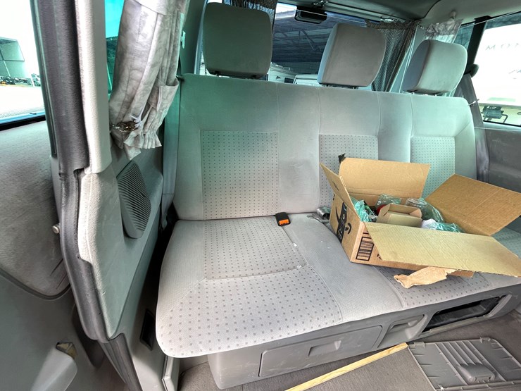 #501-•-2002-volkswagen-eurovan-mv-(title-in-delay)-image-56