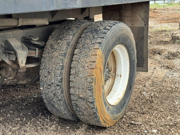 1993-ford-f70-image-29