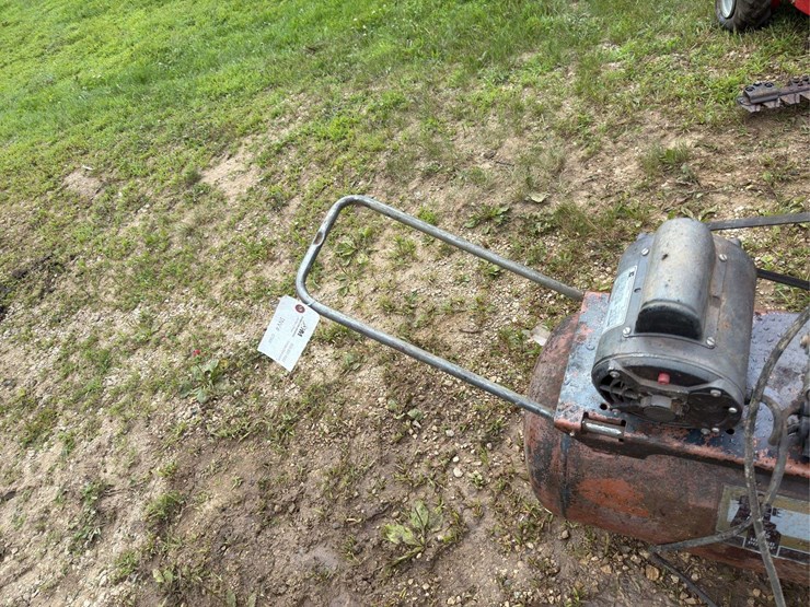 craftsman-1.5hp,-110v,-air-compressor,-150-psi,-twin-cylinder,-20-gallon---image-5