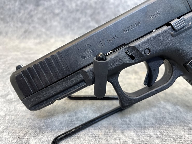 #4643-•-glock-model-17,-9mm-luger-pistol,-sn:-btmy301,-(princeton,-mn)-image-10