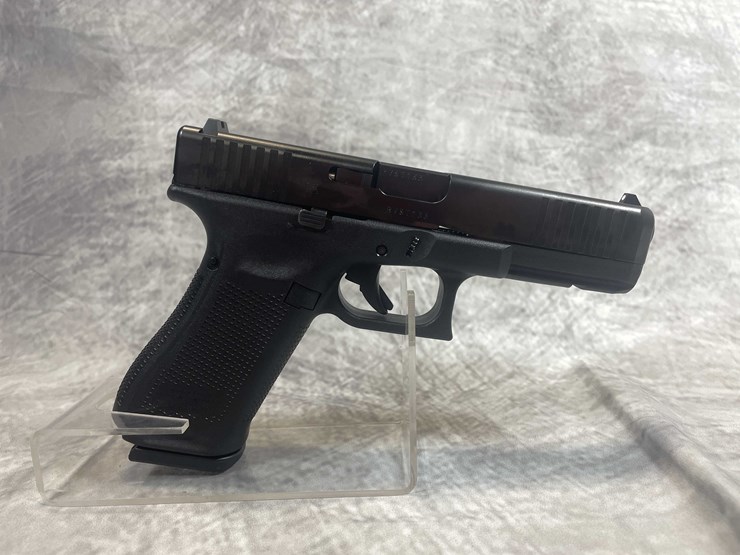 #5146-•-glock-g17-gen-5,-9mm-luger-pistol,-sn:-bvst133,-(neenah,-wi)-image-3