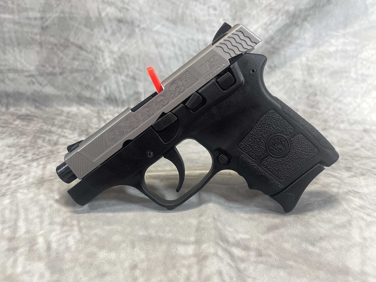 #5165-•-smith-&-wesson-bodyguard,-engraved-380-auto-pistol,-sn:-kes4008,-(neenah,-wi)-image-2