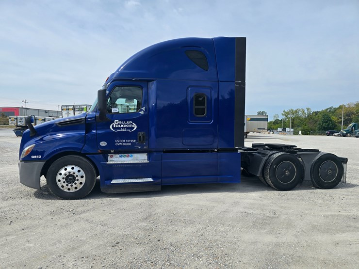2019-freightliner-cascadia-126-image-6