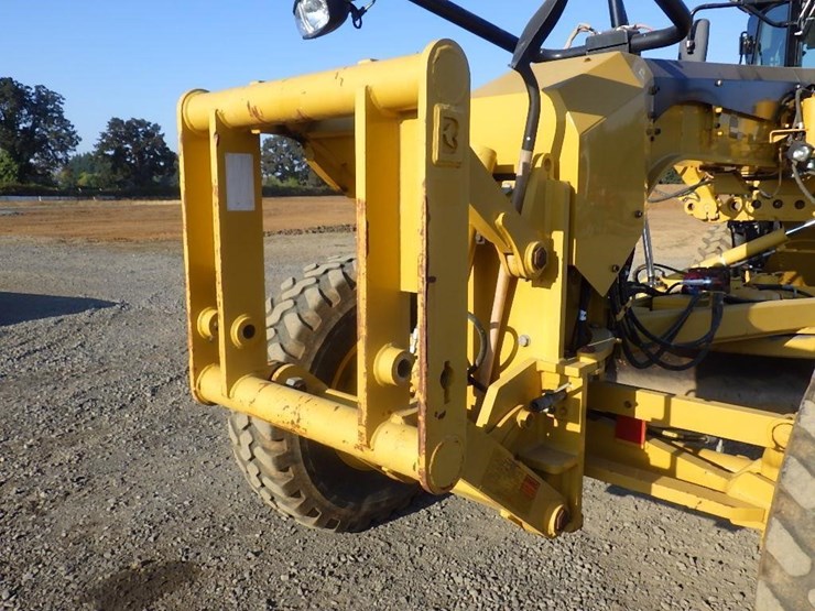 2013-caterpillar-140m2-image-7