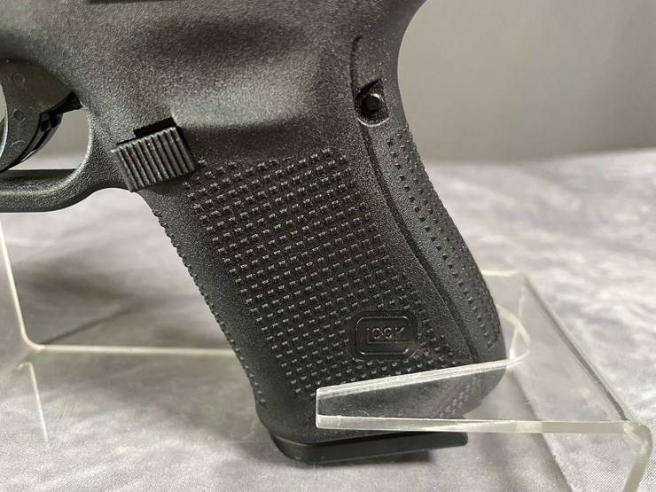 #5147-•-glock-g19-gen-5,-9mm-luger-pistol,-sn:-bsxe405,-(neenah,-wi)-image-6
