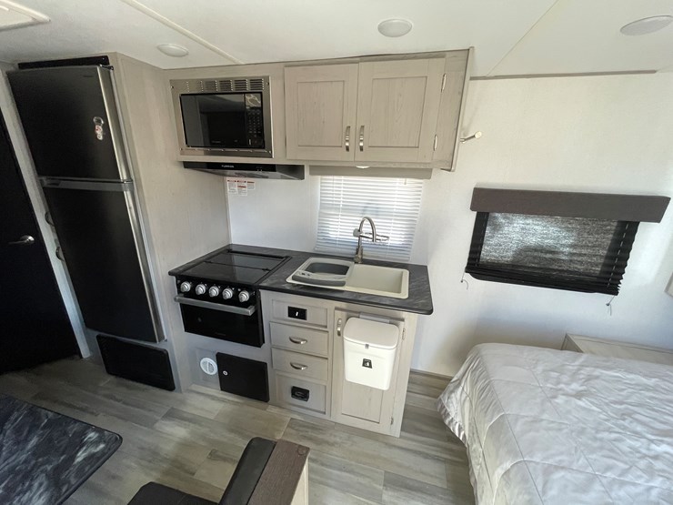 #499-•-2021-tracer-le-camper-(title-in-delay)-image-105