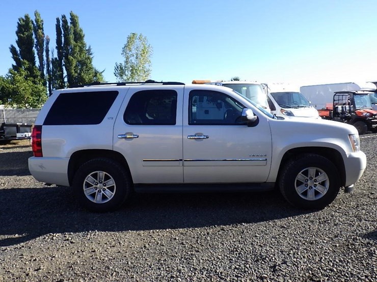 2011-chevrolet-tahoe-image-4