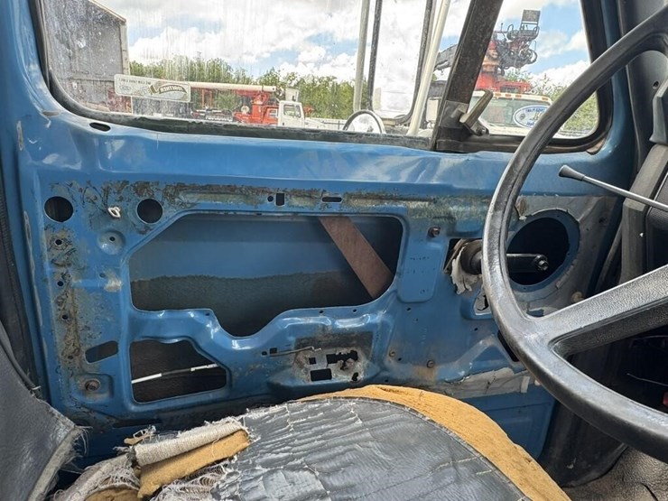 1993-ford-f70-image-22