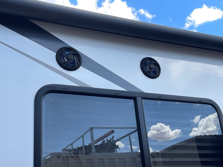 #499-•-2021-tracer-le-camper-(title-in-delay)-image-13