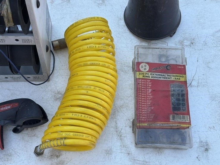 4-way-tool,-air-hose-&-funnels-image-2