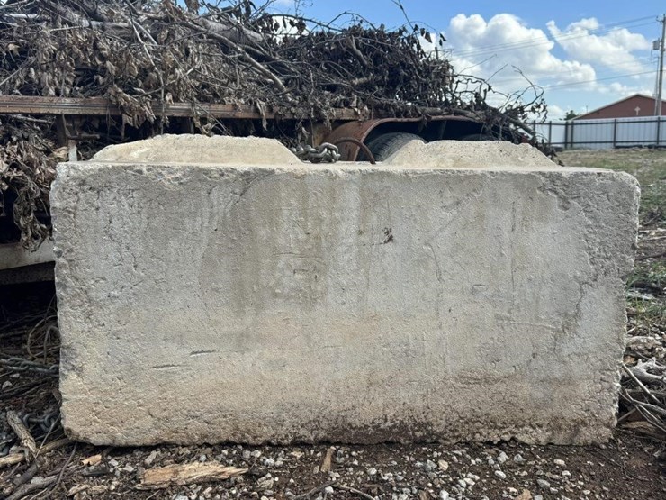 stackable-concrete-barrier-block-image-1