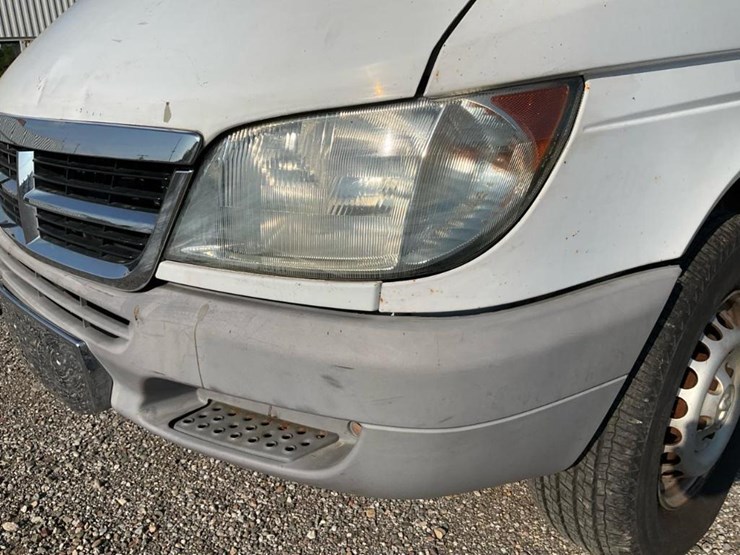 2004-dodge-sprinter-2500-image-12