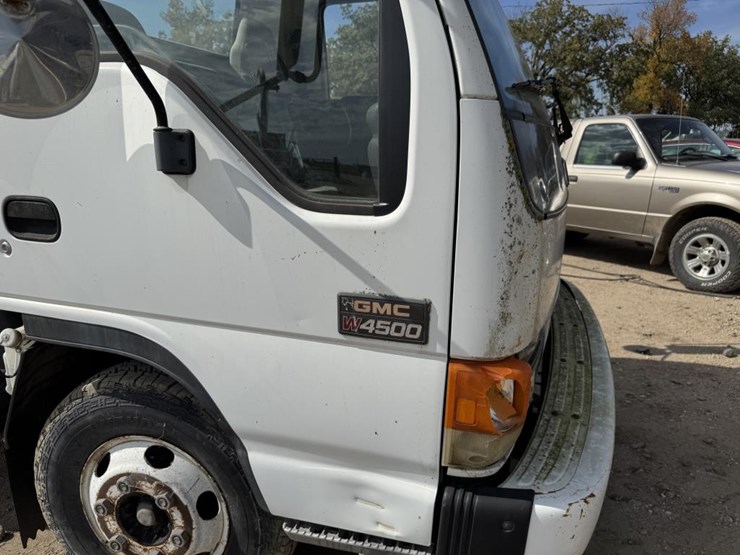 2003-gmc-w4500-image-14