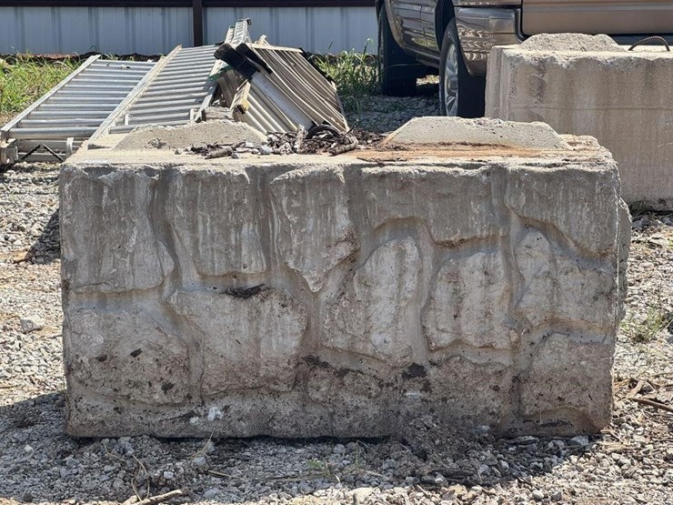 stackable-concrete-barrier-block-image-1