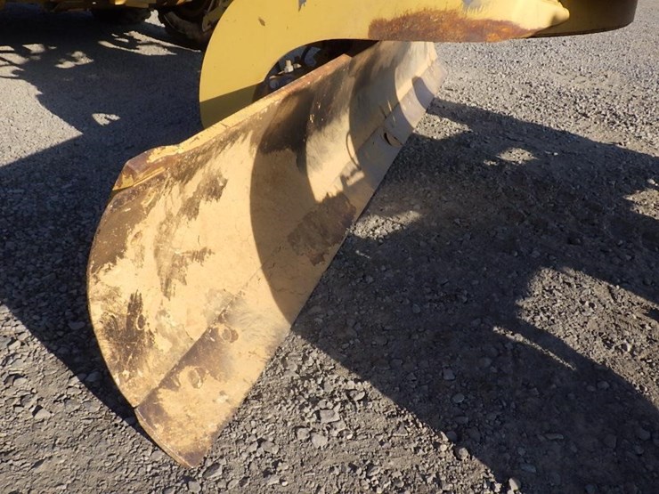 2013-caterpillar-140m2-image-21