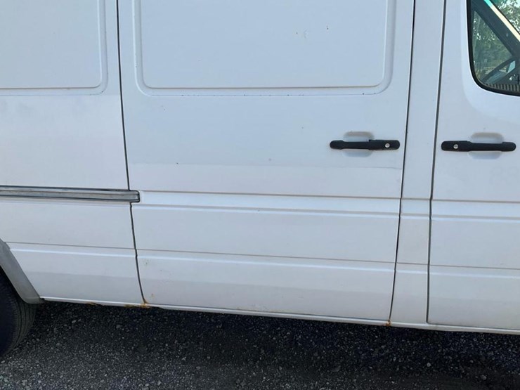 2004-dodge-sprinter-2500-image-38